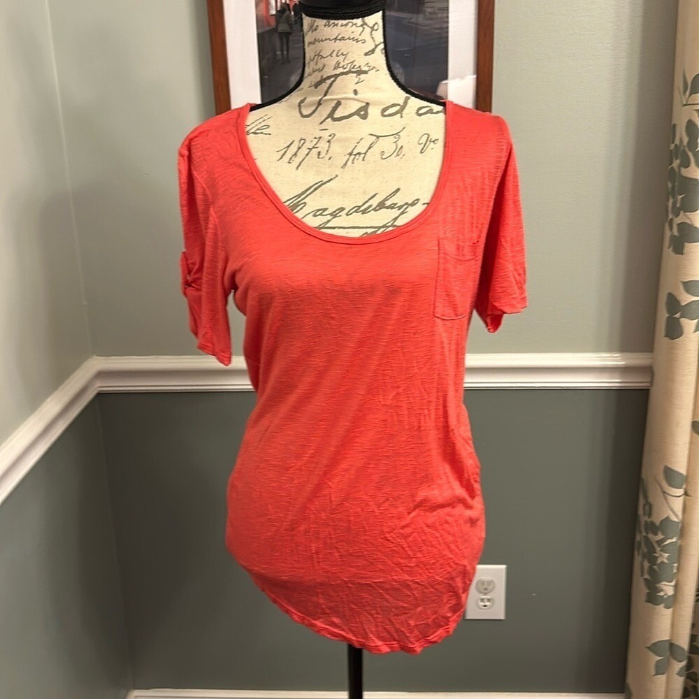 Scooped neck roll cuff T-Shirt